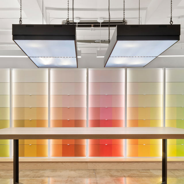 Des salles d’exposition des couleurs Benjamin Moore pour les architectes et designers