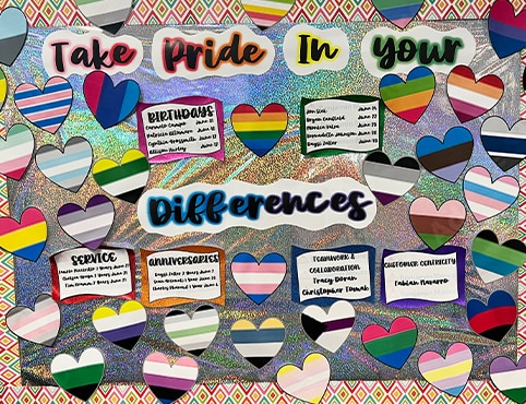 Un panel de "orgullo por las diferencias" exhibe cumpleaños y aniversarios de empleados de Benjamin Moore, y coloridos corazones rayados.