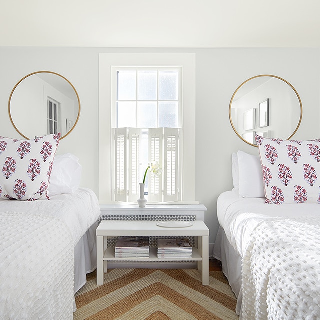 https://www.benjaminmoore.com/-/media/sites/benjaminmoore/images/advice/interiors/guest-room/hero/white-paint-bedroom-shutters-640x640.jpg