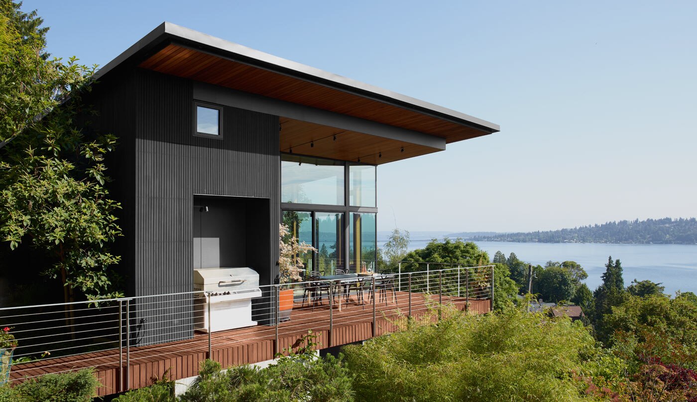 Pacific Northwest home exterior in Black 2132-10, ARBORCOAT® Exterior Stain, Semi Solid and Leather Saddle Brown 2100-20, ARBORCOAT® Exterior Stain, Semi Transparent.