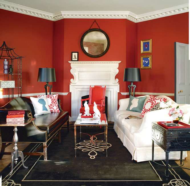 Red living room with bold patterns and a mix of styles Red living room with bold patterns and a mix of styles