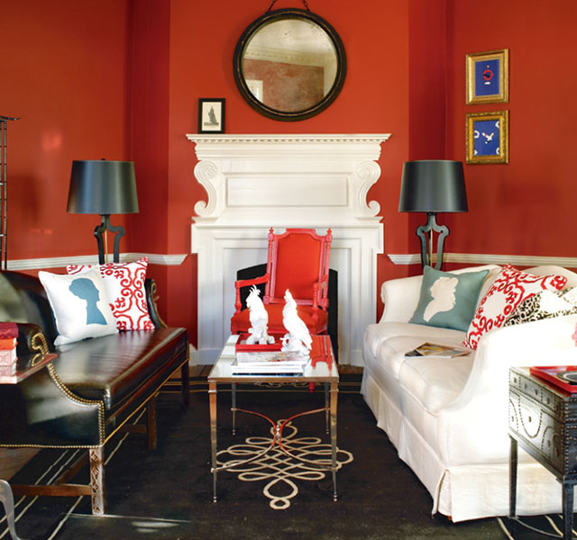 Red living room with bold patterns and a mix of styles Red living room with bold patterns and a mix of styles
