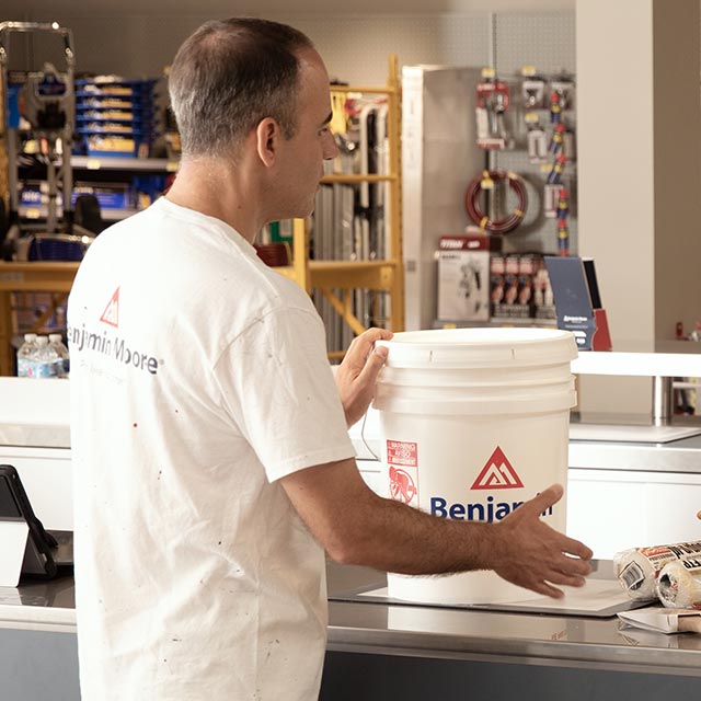 A contractor purchasing Benjamin Moore® paint in bulk