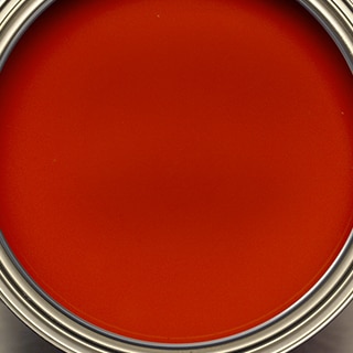 Contenant ouvert de peinture Benjamin Moore. 