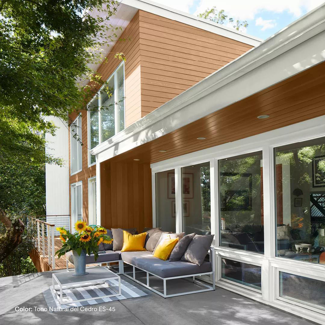 Terraza exterior en tinte para exteriores al aceite semitransparente Woodluxe en Tono de Cedro Natural ES-45