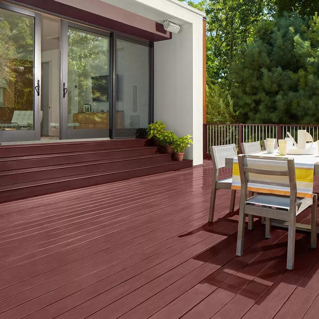 Terraza exterior tintada con Woodluxe Tinte + sellador semiliso en Marrón Rosado Dulce 1302