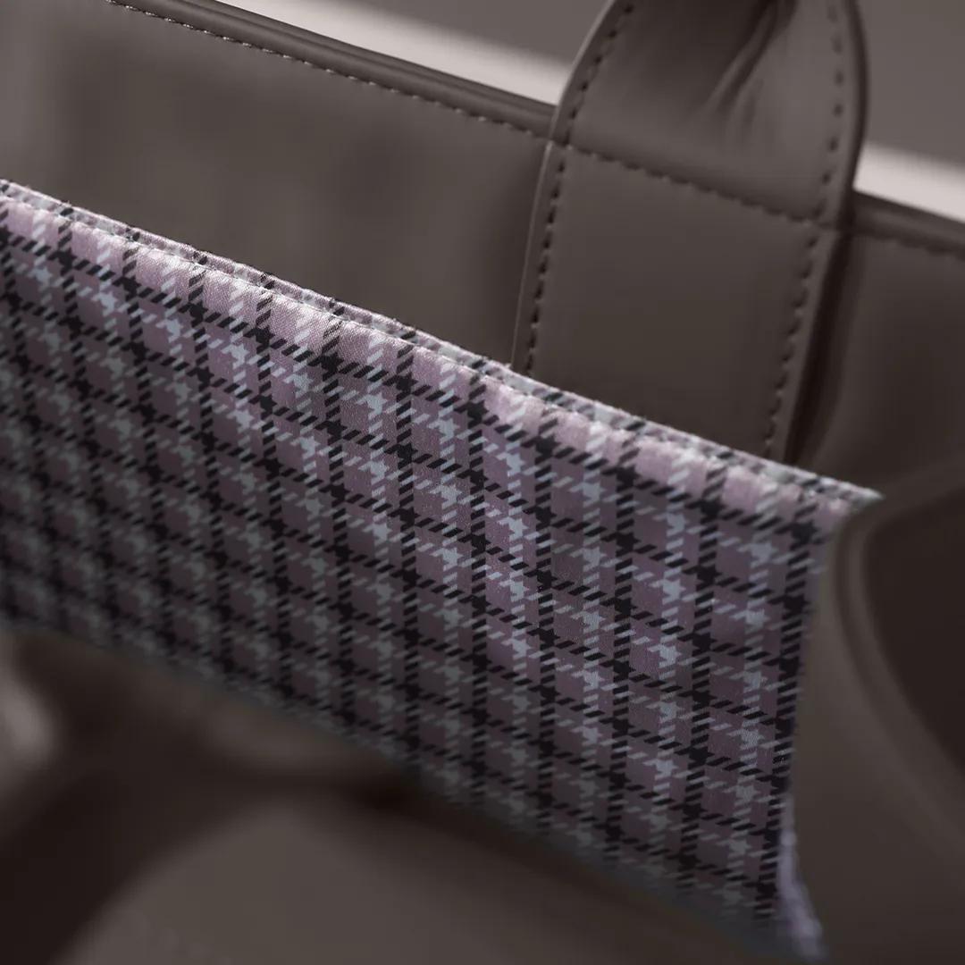 Bolso de mano de tendencias del color 2026, edición limitada